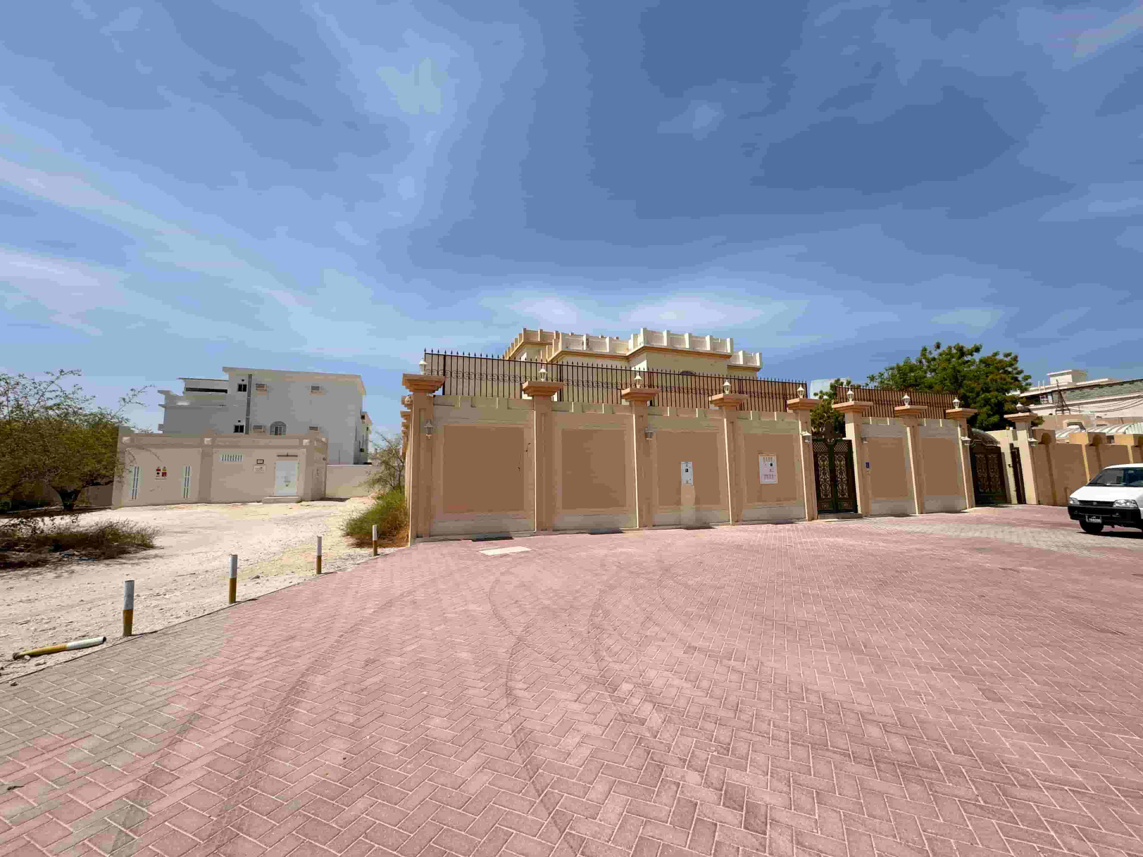 فيلا في عنيزه الدفنه للبيع شارعين وزاويه 880م فيلا في عنيزه الدفنه للبيع شارعين وزاويه 880م